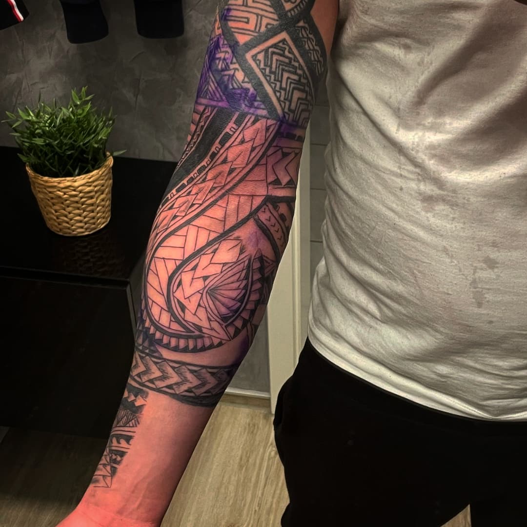 Tribal Tattoo Neuss - Arm Mitte Innen Kensenich